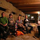 Fellows, Discussion in the barn at Wyssloch
